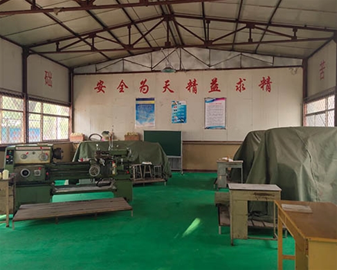 和靈石縣第一職業(yè)高中校領(lǐng)導(dǎo)在?？疾? /></div>
		<h2 id=