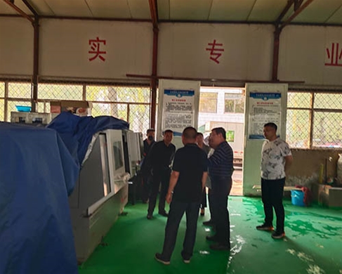 和靈石縣第一職業(yè)高中校領(lǐng)導(dǎo)在?？疾? /></div>
		<h2 id=
