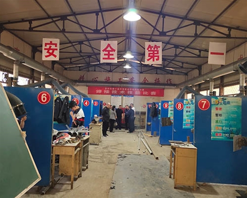 和靈石縣第一職業(yè)高中校領(lǐng)導(dǎo)在?？疾? /></div>
		<h2 id=