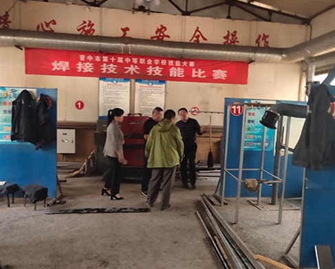 和靈石縣第一職業(yè)高中校領(lǐng)導在?？疾? /></div>
		<h2 id=
